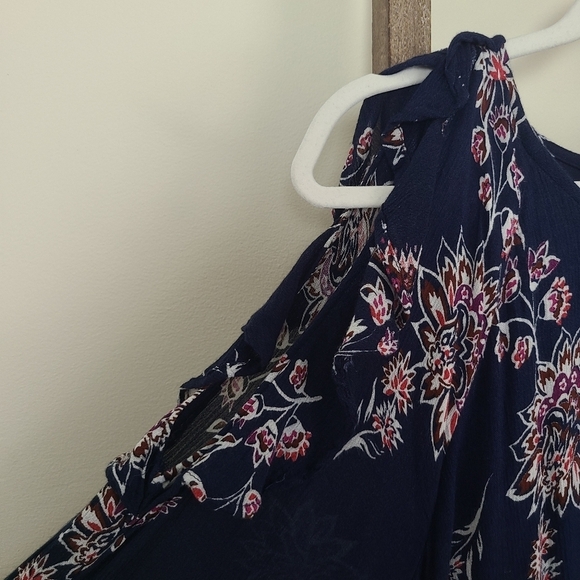 ⭐️40% Off⭐️ Old Navy Cold Ruffle Shoulder Navy & Floral Dress - Picture 6 of 15